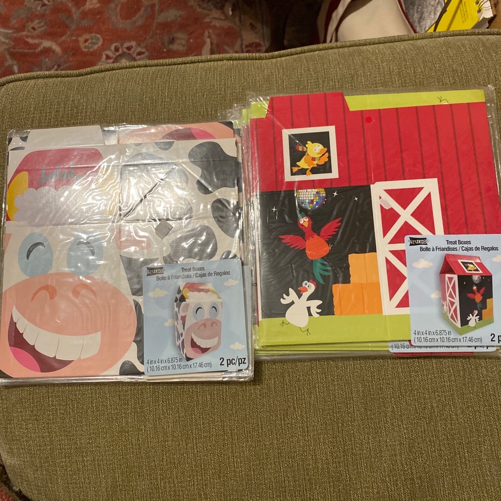 Studio 18 Treat Boxes 2 cows 4 barns-